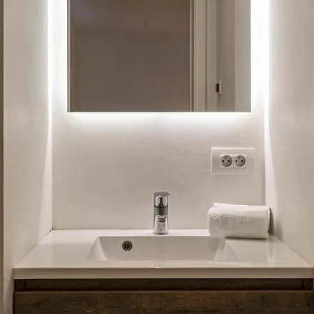 New Studio Close To Station, Shops, Beach, City Apartment *