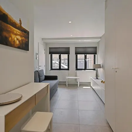 New Studio Close To Station, Shops, Beach, City *